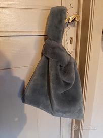 Borsa a mano in pellicciotto 