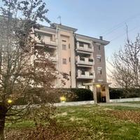 Appartamento con m² 300 di giardino e taverna-Ospe