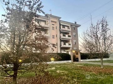 Appartamento con m² 300 di giardino e taverna-Ospe