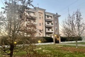 Appartamento con m² 300 di giardino e taverna-Ospe