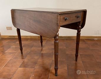 Tavolo pieghevole in noce stile IXX secolo
