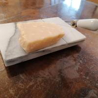 TAGLIA FORMAGGIO + PIATTO  in  MARMO  CARRARA