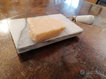 TAGLIA FORMAGGIO + PIATTO  in  MARMO  CARRARA