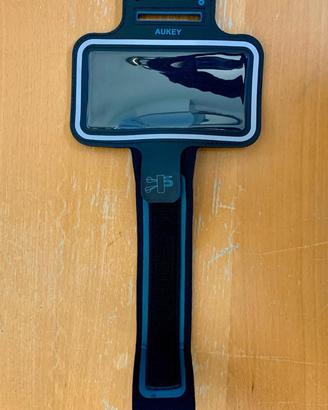 Fascia da braccio Aukey per smartphone