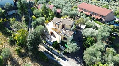 VILLA SINGOLA A POGGIO MIRTETO