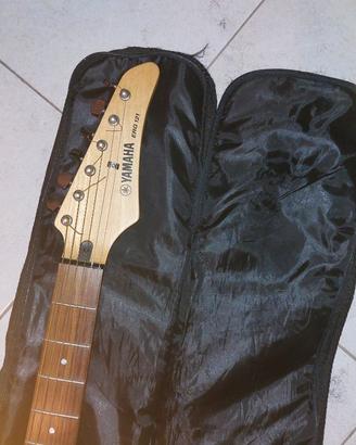 Chitarra elettrica HAMAHA ERG 121