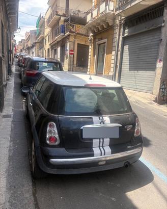 Mini Cooper 1.6 benzina 2002 – da sistemare / guar