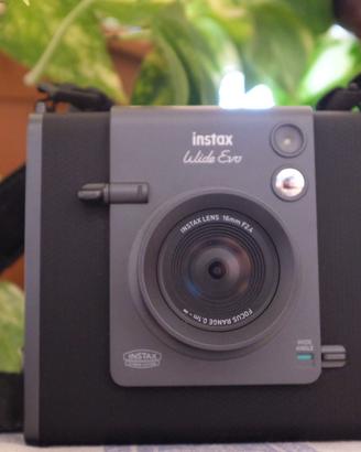 instax wide evo con case protettivo e laccio