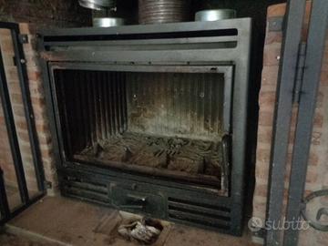Stufa a legna in acciaio
