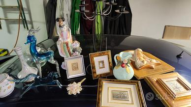 soprammobili e quadri