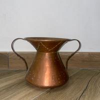 Elegante vaso in rame antico