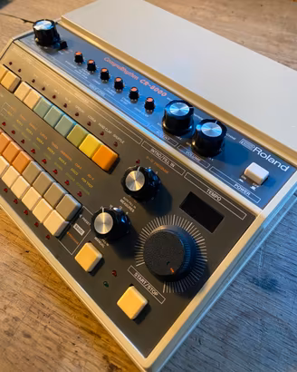 Roland CR-8000 drum machine vintage