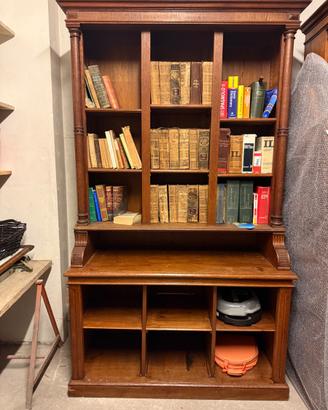 Libreria antica aperta della fine 800