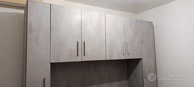 2 armadi a ponte 5 e 6 ante con letti. 