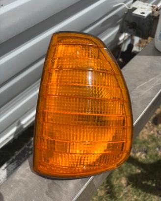 Freccia anteriore sinistra per mercedes w123