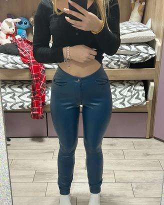 Pantaloni, pelle aderenti