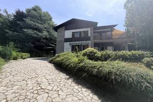Villa di 270 m² con più di 5 locali e box auto a S