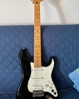 Fender stratocaster G5 VG powered by Roland