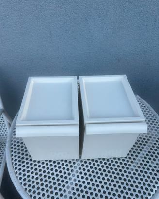 Contenitori in plastica