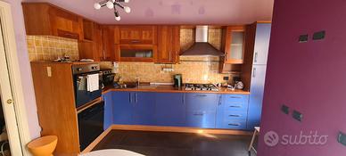 Cucina componibile con elettrodomestici