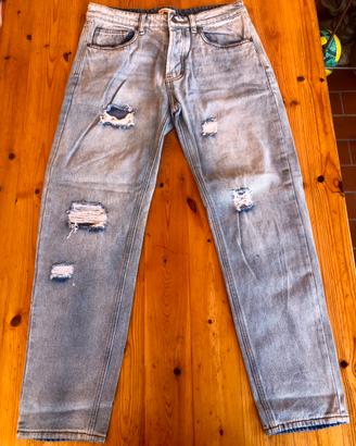 Jeans chiari strappati