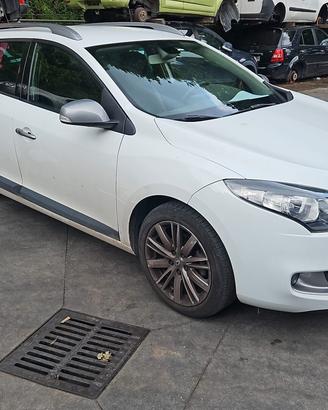 RENAULT MEGANE 2011 SOLO PER RICAMBI
