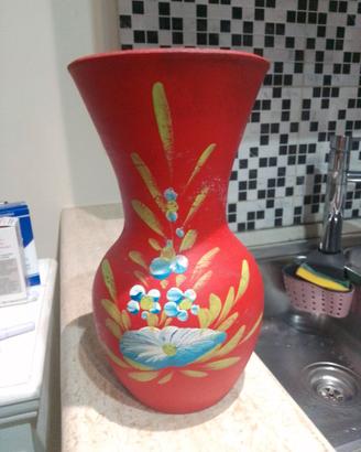 Vaso in terracotta decorato a mano