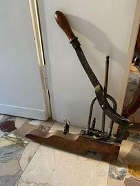 Antica tappatrice in legno
