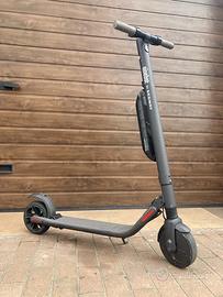 Segway Ninebot ES4 Monopattino elettrico con App