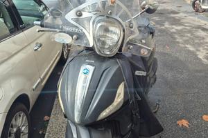 Beverly 300 ABS POLICE 2017