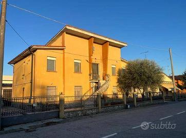 Immobile in asta di 209 m² con 5 locali e box auto