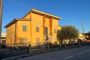 Immobile in asta di 209 m² con 5 locali e box auto