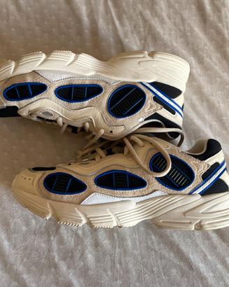 Adidas Sneakers Uomo Bianche con Dettagli Blu