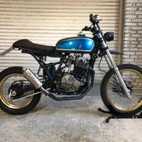 Caffè race scrambler su base Suzuki dr600