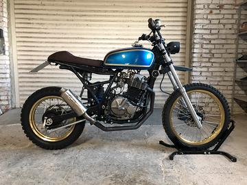 Caffè race scrambler su base Suzuki dr600