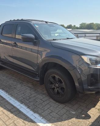 ISUZU d-max nitro 4 x4 automatica doppia cabina