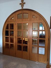 Portone in legno ad arco a 3 ante