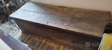 Antichissima cassapanca in noce