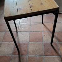 Tavolini legno e metallo, sedie metallo