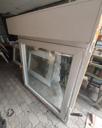 Finestra in PVC 110x110 bianca con vasistas 