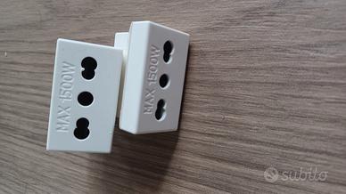 Coppia di adattatori tripolari 10A/16A presa