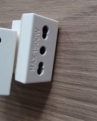 Coppia di adattatori tripolari 10A/16A presa