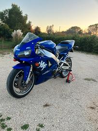 Yamaha R1