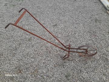 Aratro antico sarchiatrice