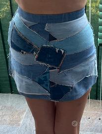 Minigonna con ritagli di jeans