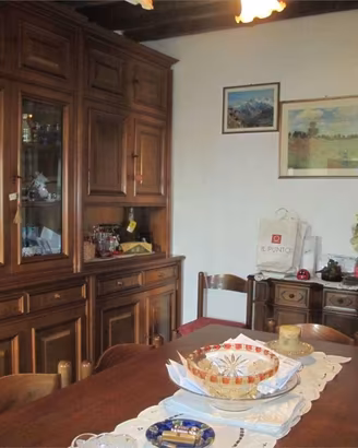 Rustico / Casale di 190 m² con 5 locali e box auto