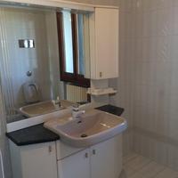 Mobiletto bagno con specchiera