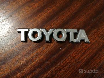 logo auto Toyota metallo