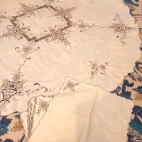 Antica tovaglia rotonda ricamata