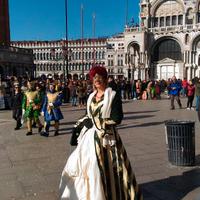 vestito ottocento in seta beige con soprabito